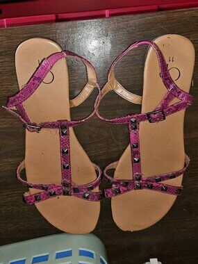 ❤️ GUC Women's Size 11 OP Pink Studded Sandals